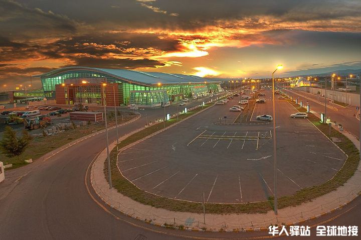 Tbilisi_airport_1.jpg